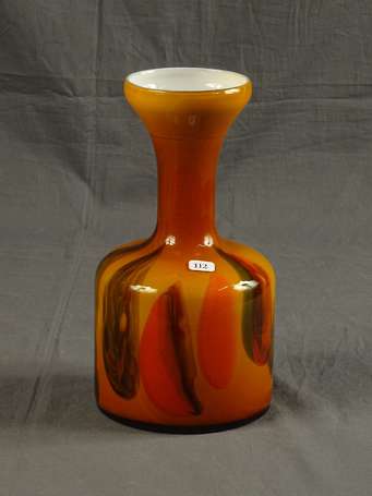 Vase tronconique à haut col en verre soufflé 
