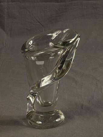 Vase en cristal moulé H. 19 cm