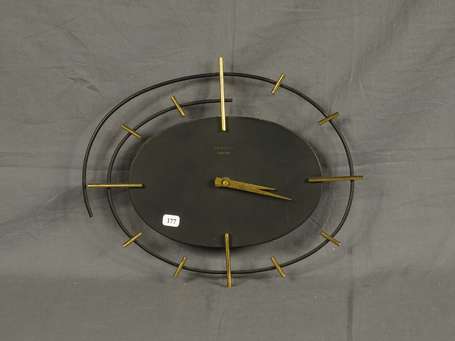 Pendule ovale VEDETTE Transistor en métal laqué 