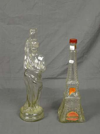 2 bouteilles en verre moulé, l'une figure la tour 