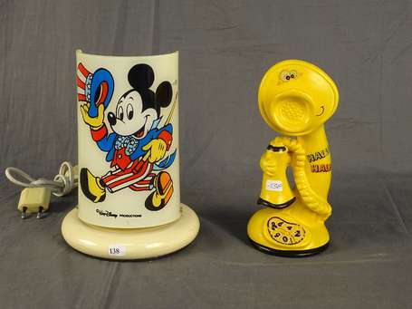 Disney - une lampe de chevet Mickey et une 