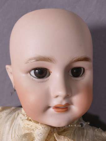Bébé tête porcelaine marquée en creux 