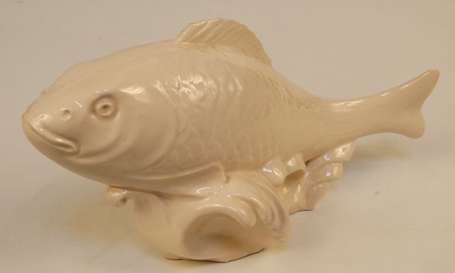 Poisson en céramique blanche, carpe Art Déco - 40 