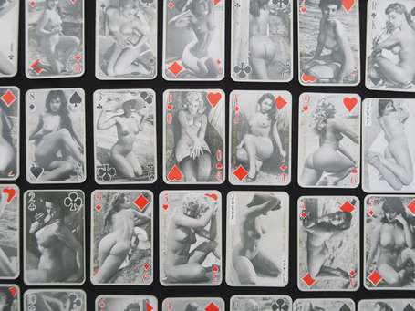 CURIOSA - Jeu de 52 cartes nus féminins et pin-up