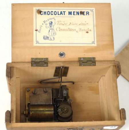 CHOCOLAT MENIER : Boîte de Chocolats en forme de 