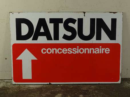 DATSUN Concessionnaire : Plaque émaillée, patine 