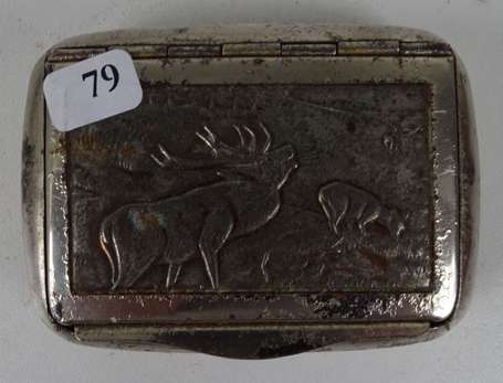 Tabatière à décor de chasse, cerf bramant et biche