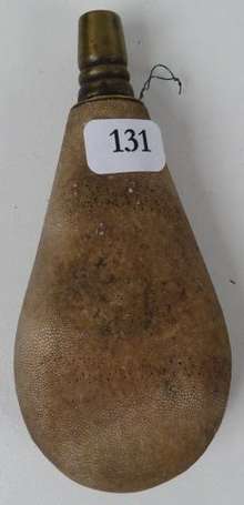 Poire à poudre pour pistolet en galuchat. Système 