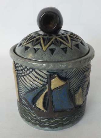 Pot à tabac du Cap Horn en grès polychrome, décor 
