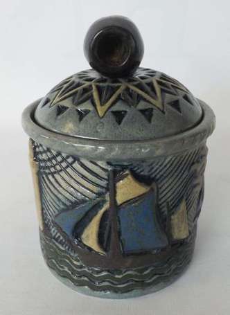 Pot à tabac du Cap Horn en grès polychrome, décor 