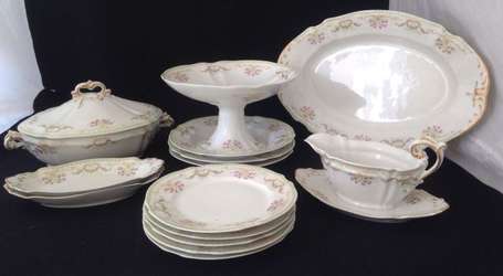 LIMOGES - Service de table en porcelaine blanche, 