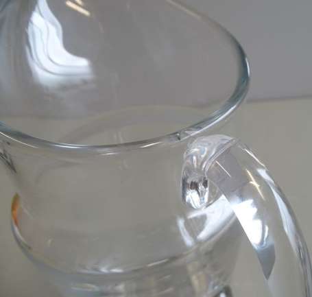 BACCARAT - Pichet à eau en cristal uni. Marque au 