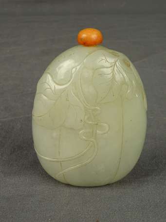 CHINE - Tabatière en jade os de mouton sculptée de