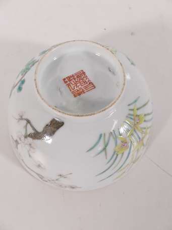 CHINE - Bol en porcelaine à décor polychrome de 