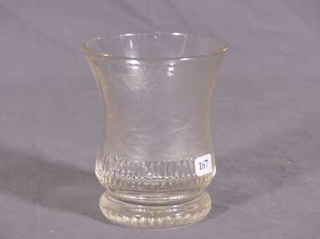 Verre à décor gravé d'une louve allaitant Remus et