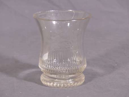 Verre à décor gravé d'une louve allaitant Remus et