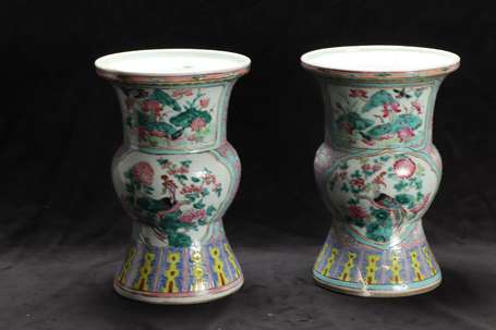 CHINE - Vase à panse renflée en porcelaine à décor