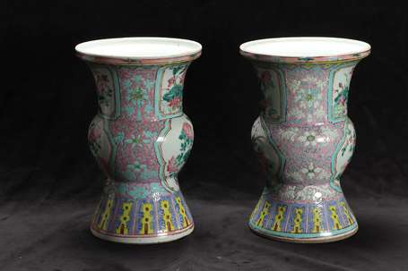 CHINE - Vase à panse renflée en porcelaine à décor