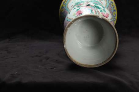 CHINE - Vase à panse renflée en porcelaine à décor