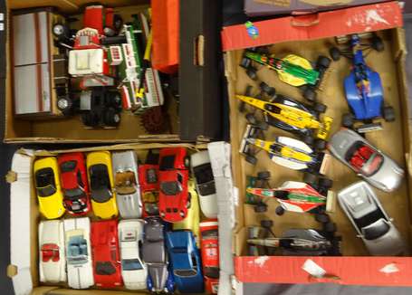 Lot de maquettes montées véhicules X8 caisses 