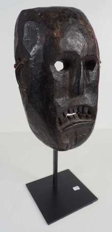 Un très ancien masque en bois lourd à importante 