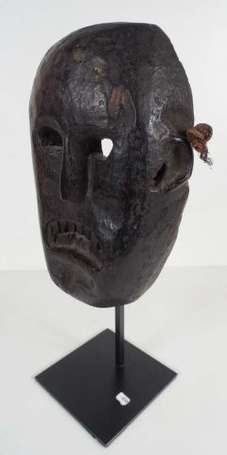 Un très ancien masque en bois lourd à importante 