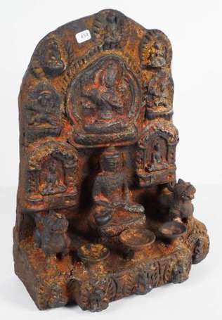 Un autel bouddhiste de terre cuite modelée sur âme