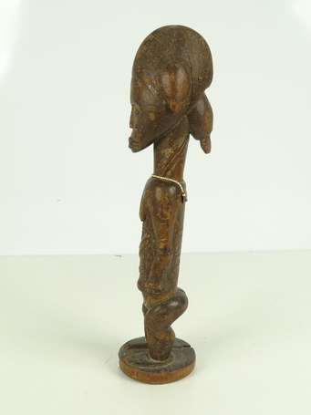 Ancienne statuette féminine en bois dur, classique