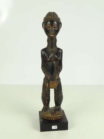 Ancienne figure votive féminine en bois dur laquée