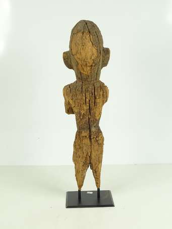 Ancienne statue votive en bois lourd semblant 