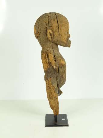 Ancienne statue votive en bois lourd semblant 