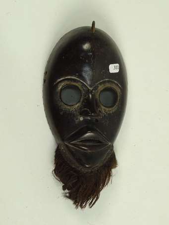Ancien masque de danse en bois dur noir aux yeux 
