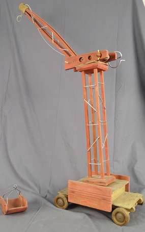 Grue en bois ,hauteur 60 cm , état d'usage