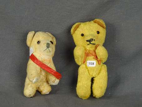 Deux ours anciens - un jaune de 16 cm et un sur 