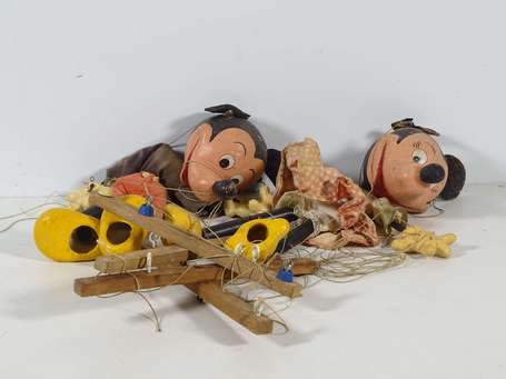 Deux marionnettes Mickey composition et bois 26cm 