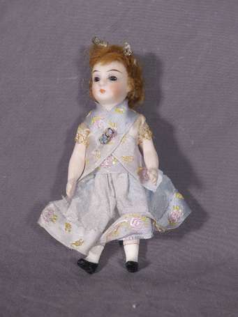 Poupée mignonnette tête porcelaine marquée en 