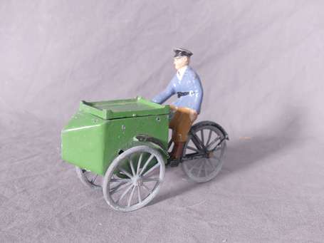 Triporteur en plomb, avec son sujet - bel état 