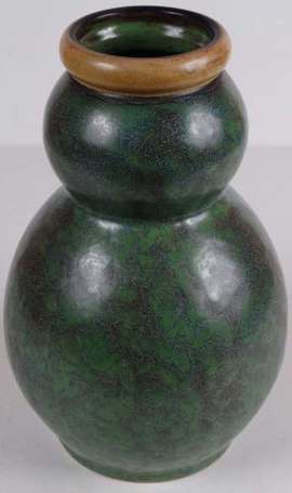 Lourioux Louis 1874-1930 Vase gourde en grès 