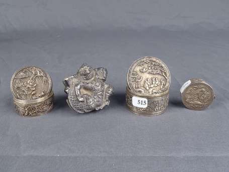 Quatre anciennes boîtes à opium en argent, pour 