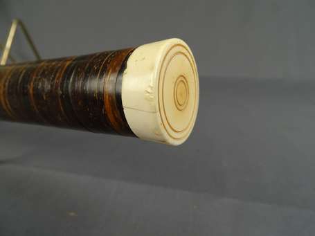 Très élégante et ancienne pipe à opium en bambou 