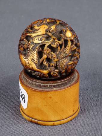 Ancienne et précieuse petite boîte à opium 