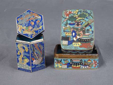 Deux anciennes boîtes à opium en émail cloisonné, 