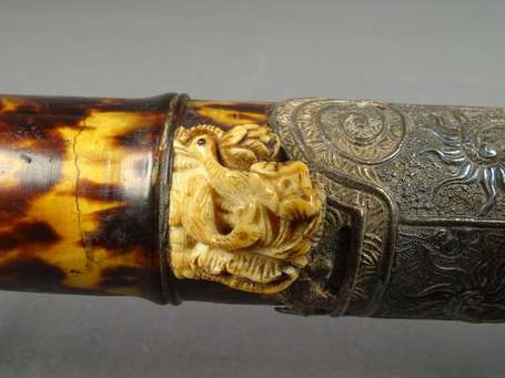 Etonnante et ancienne grande pipe à opium en 