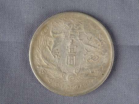 Pièce de '1 dollar' avec dragon argent. Chine 