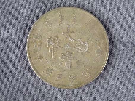 Pièce de '1 dollar' avec dragon argent. Chine 