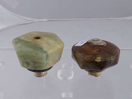 Deux anciens petits fourneaux de pipe à opium en 