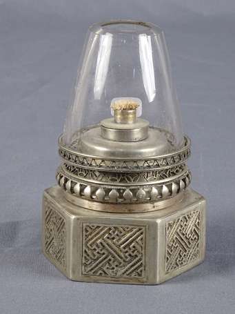 Belle et ancienne lampe de fumeur d'opium en émail
