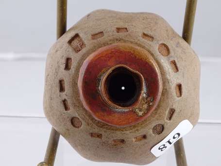 Deux anciens fourneaux de pipe à opium, l'un 