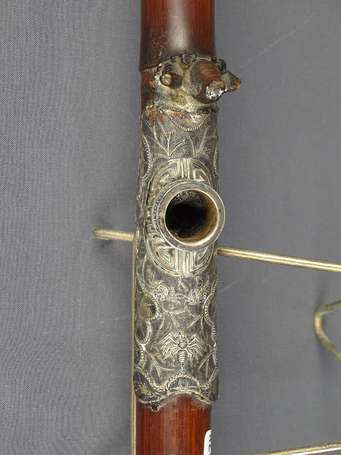Ancienne pipe à opium en bambou laqué rouge, aux 