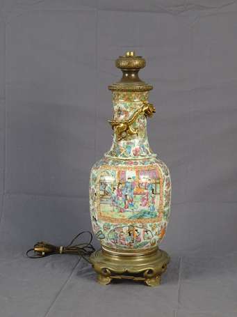 CHINE Important VASE bouteille en porcelaine, 